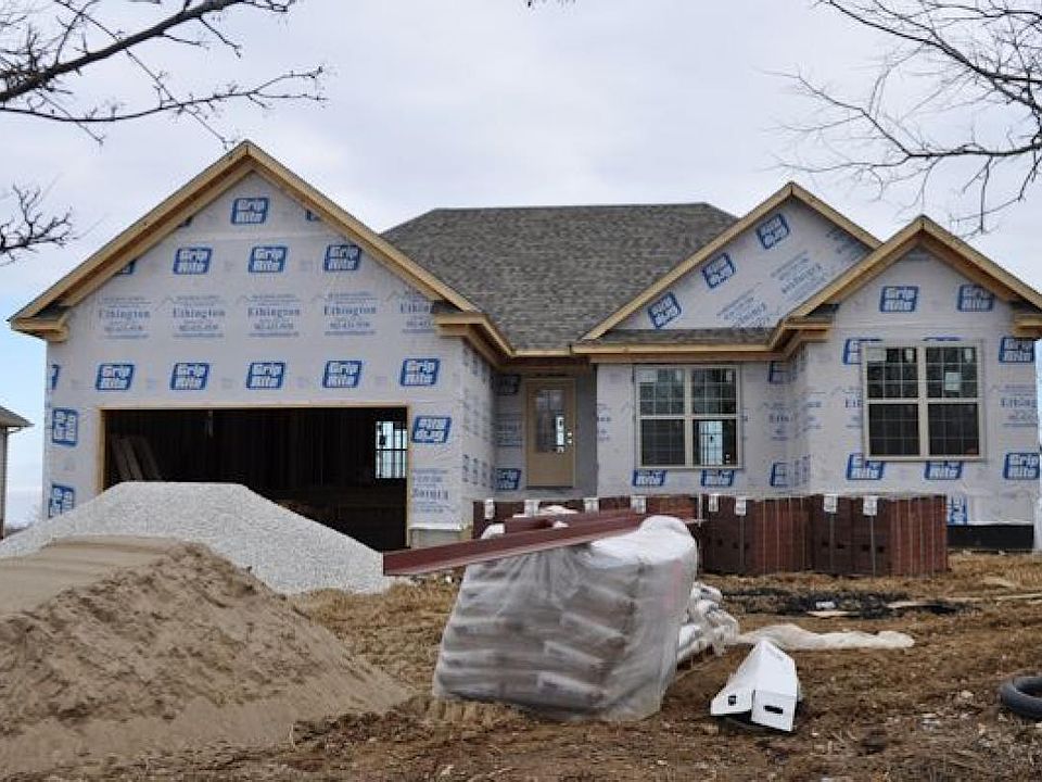 1st image of 174 Grand Central Dr