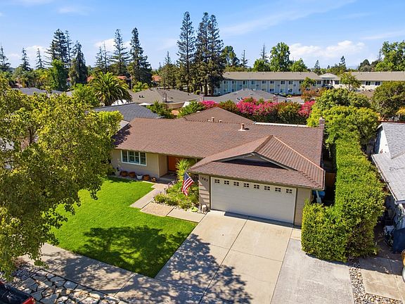 3rd image of 1065 Ortega Cir