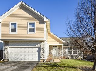 373 Chesterfield Ln, Vernon Hills, IL 60061