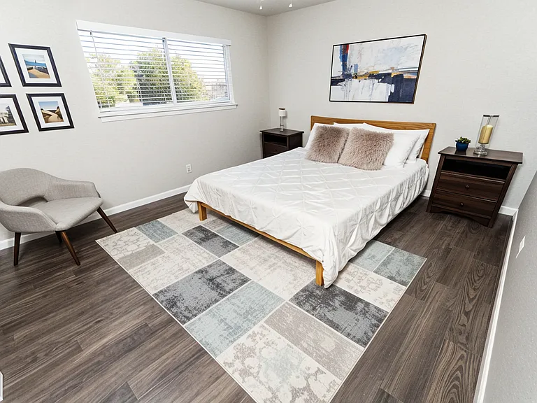 South Point Apartments — Photo 18