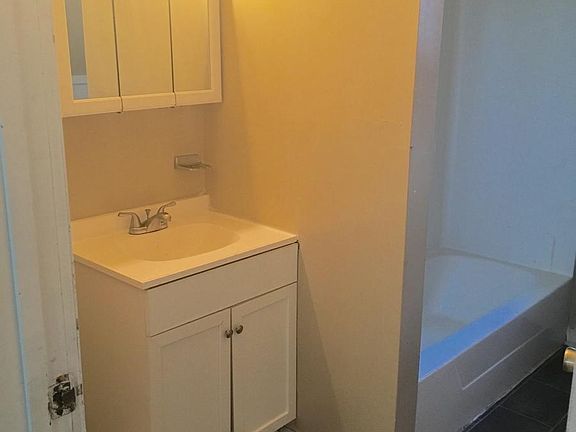 Bathroom vanity