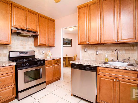4th image of 5800 Arlington Ave APT 4F