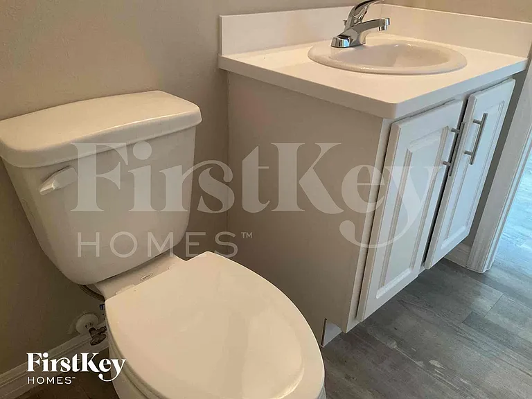 755 Puccini Ave S — Photo 8