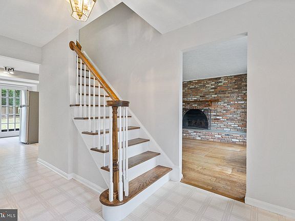 4th image of 4665 Cherry Valley Dr