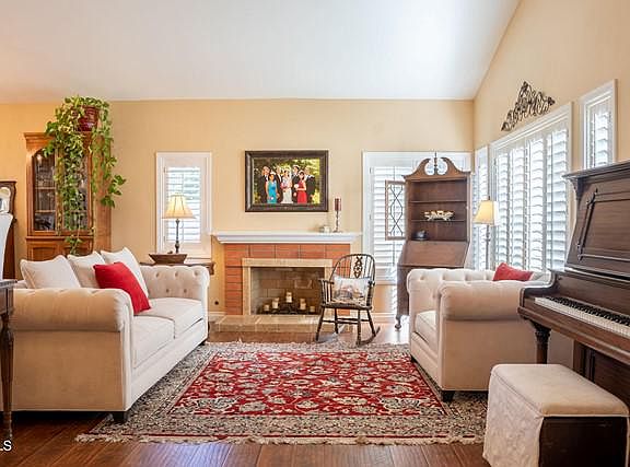 4th image of 2209 Calaveras Dr
