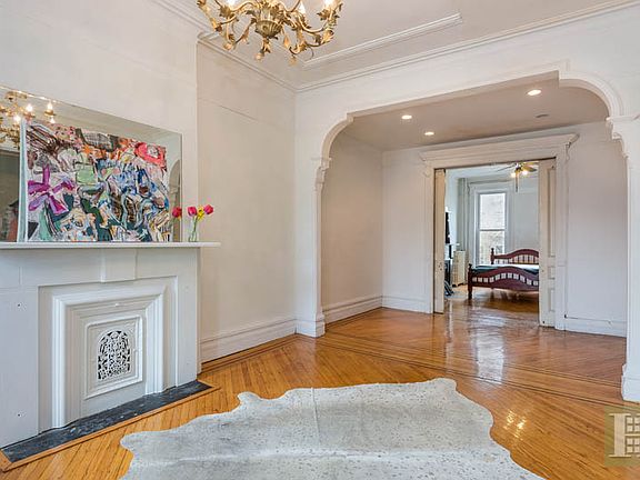 2nd image of 881 Putnam Ave