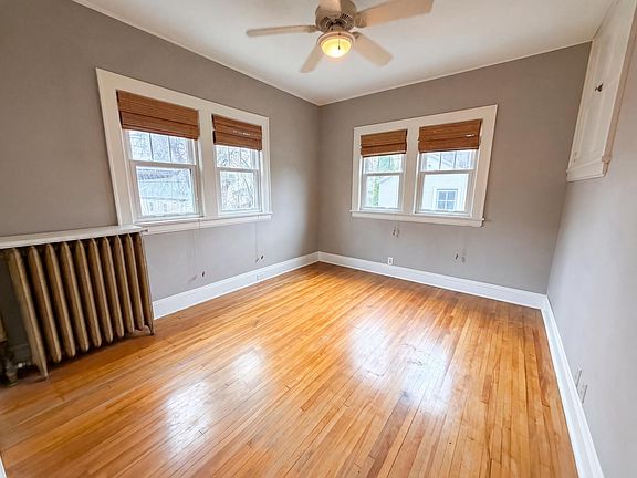 4th image of 1144 Hawthorne Ave E