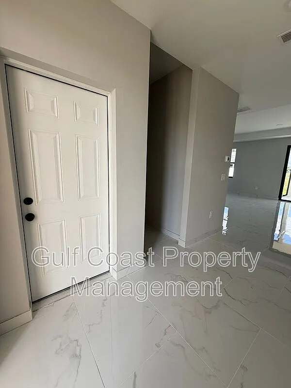 3 bed, 2.0 bath, $1,700 — Photo 3