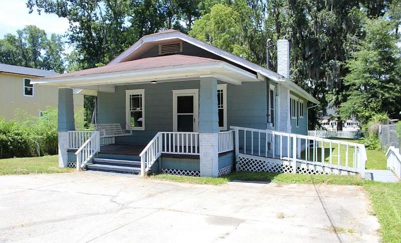 1st image of 6059 Hyde Park Cir