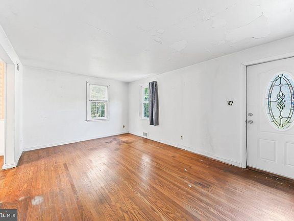 2nd image of 6 N Stuyvesant Dr