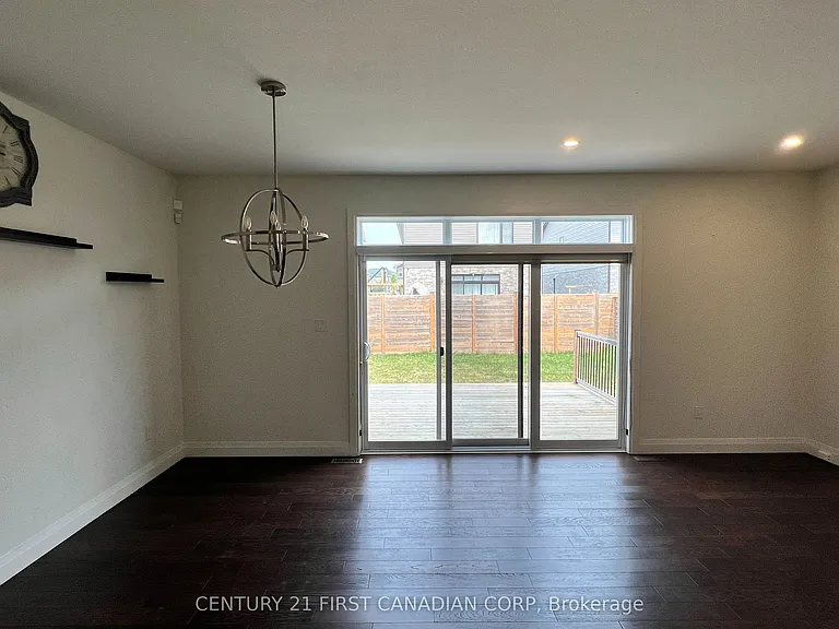 1660 Valhalla St — Photo 7