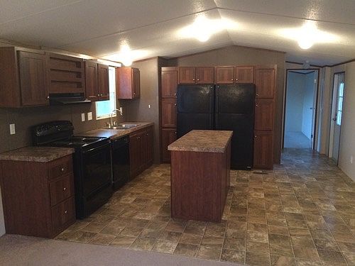 3rd image of 713 North Flores Street