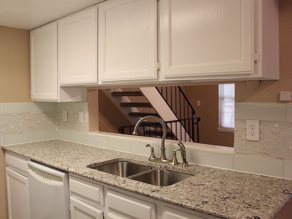 1st image of 11 Amesbury St #11