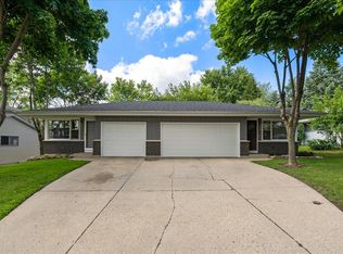 818 Jefferson Ave #820, Elgin, IL 60120