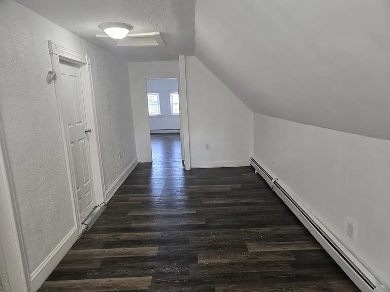 12 Gladstone St #4 — Photo 8