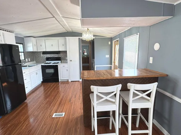 29 Rockywood Ln, Essex, MD 21221