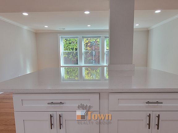 3rd image of 2836 W Arthur Ave #1