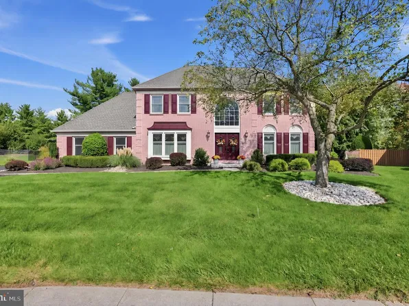 700 Fox Hollow Dr, Yardley, PA 19067