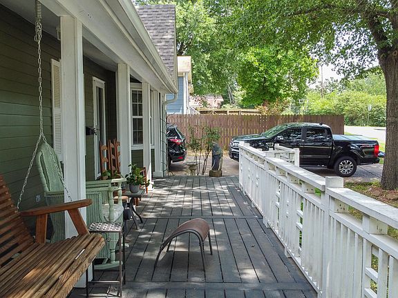 2nd image of 1941 Maple St