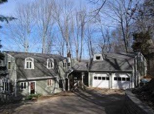 10 Oak Hill Dr, Niantic, CT 06357