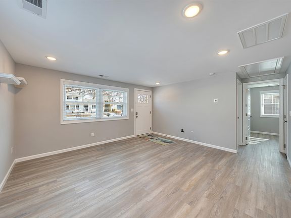 4th image of 402 Whildam Ave