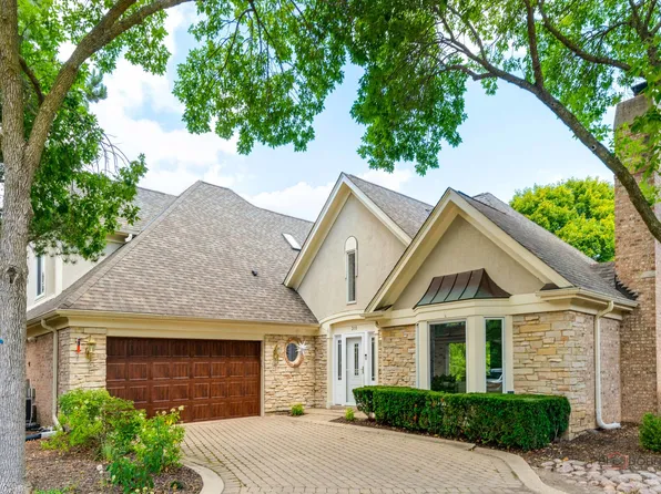 310 Rivershire Ct, Lincolnshire, IL 60069