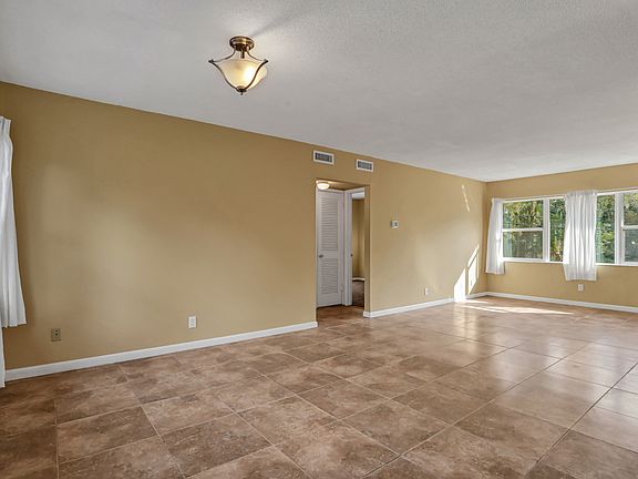 5th image of 4390 Herschel St APT 4