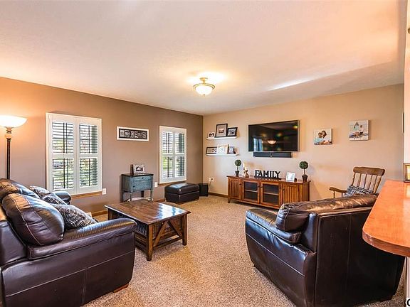 4th image of 313 Liberty Dr