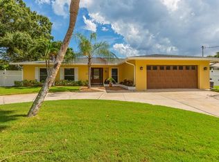 662 Poinsettia Rd, Belleair, FL 33756