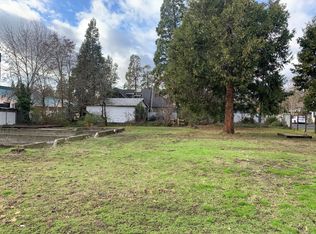 758 NE 7th St, Grants Pass, OR 97526