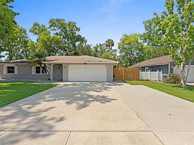 909 Bentwood Ln #1 — Photo 34