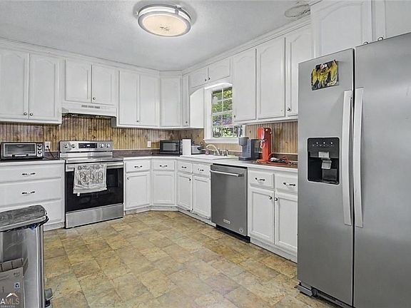 3rd image of 118 Diamond Dr