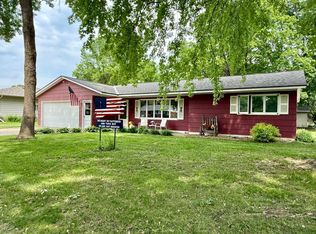 809 15th St SW, Willmar, MN 56201