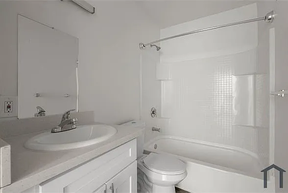 14626 Blythe St #10 — Photo 8