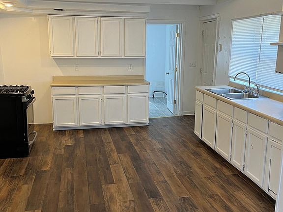 5th image of 823 W McClure Ave