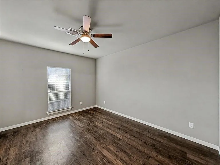 862 Oakwood Ln — Photo 9