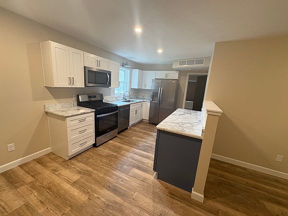 4th image of 1818 Holly Ct