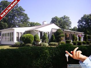 111 Timber Ln, Levittown, PA 19054