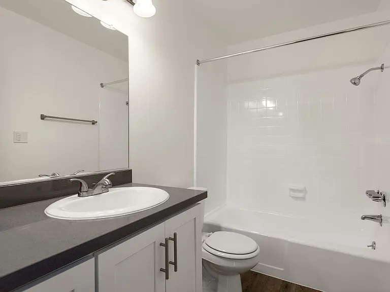 Lombardi Apartments — Photo 43