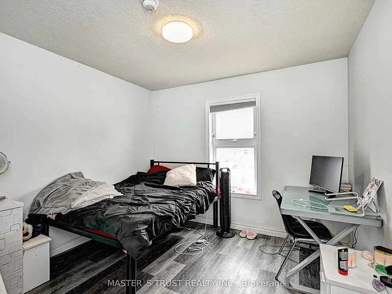 81 Columbia St W #12 — Photo 16