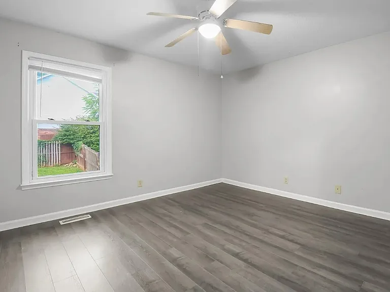 2301 Sherwood Hills Ct — Photo 24