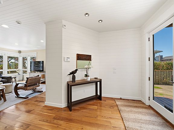 5th image of 164 Fernwood St