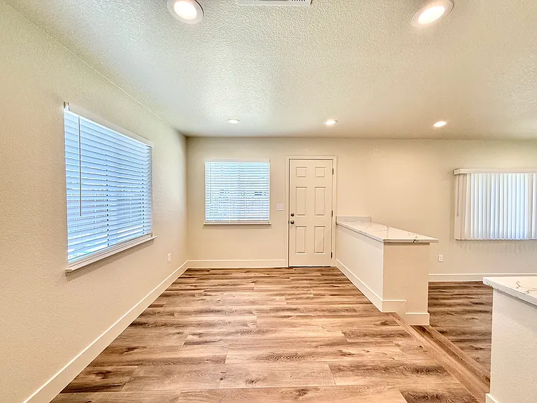 149 W McKenzie Ave — Photo 9