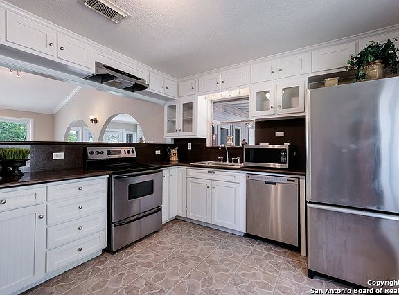 5th image of 1850 Valley Dr