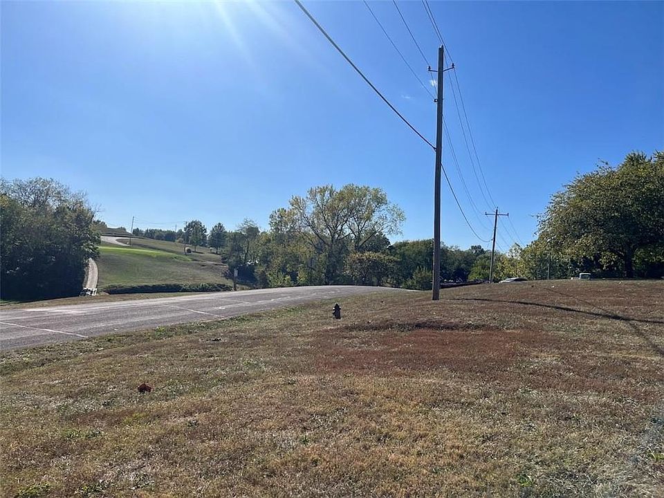 2nd image of Town And Country Dr