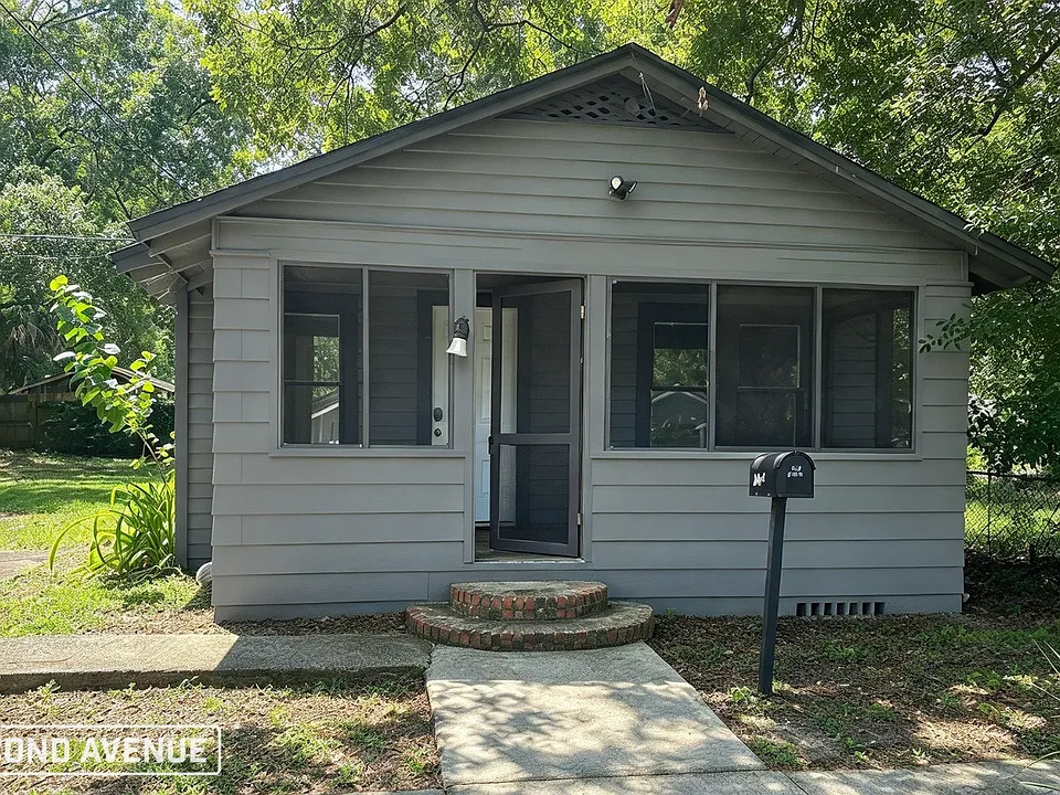1522 W 22nd St