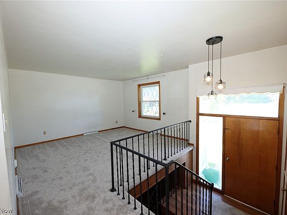 3rd image of 108 Dennis Ln