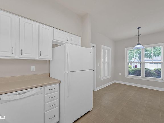 3rd image of 211 University Pkwy #14