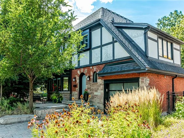 3 Oakwood Pl, Hamilton, ON L8S 4C9