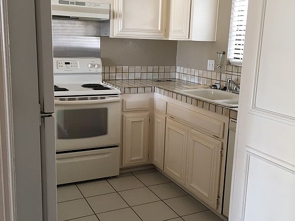 2nd image of 3118 Canon St APT 8